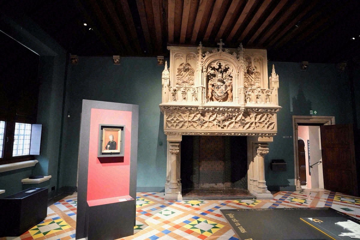 Historic fireplace hall in the Gruuthusemuseum